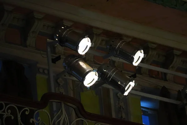 Sahnedeki Spot Işıkları Tiyatroda Işık — Stok fotoğraf