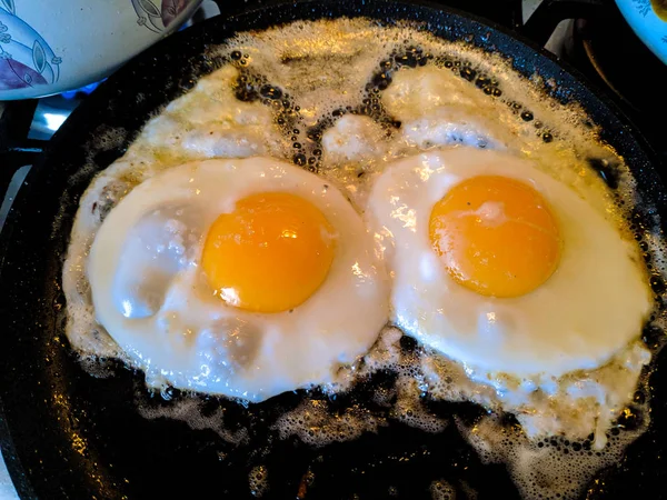 Приготовление Яиц Жареные Яйца Кастрюле — стоковое фото
