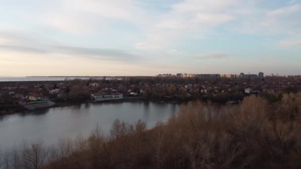 forêt de pins et rivière d'en haut 