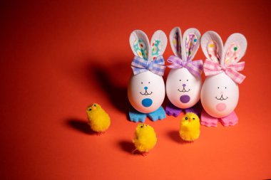 Paskalya yumurtaları. Paskalya tavşanı. Paskalya sembolizmi