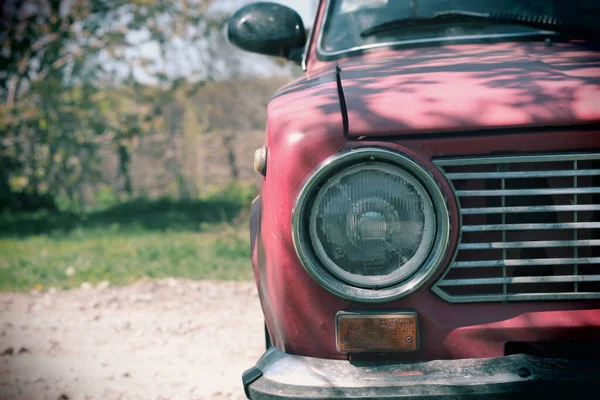 Reflektor Zabytkowego Samochodu Stary Samochód Czerwonym Kolorze Vintage Nadwozie Samochodu — Zdjęcie stockowe