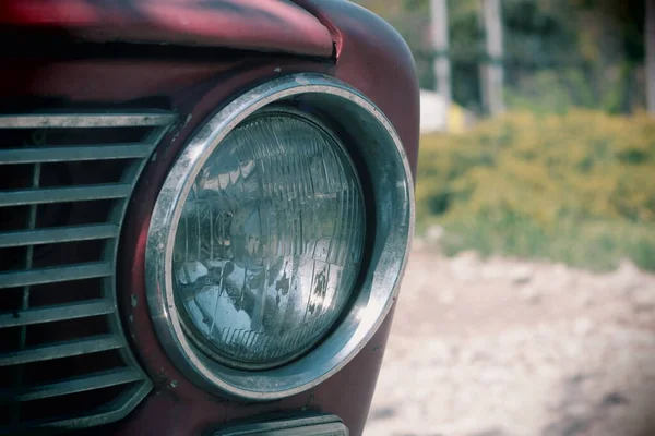 Koplamp Van Een Vintage Auto Oude Auto Van Rode Kleur — Stockfoto