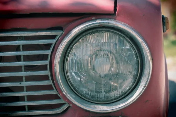 Phare Une Voiture Époque Vieille Voiture Couleur Rouge Corps Voiture — Photo