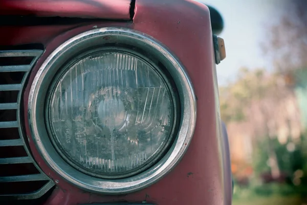 Reflektor Zabytkowego Samochodu Stary Samochód Czerwonym Kolorze Vintage Nadwozie Samochodu — Zdjęcie stockowe