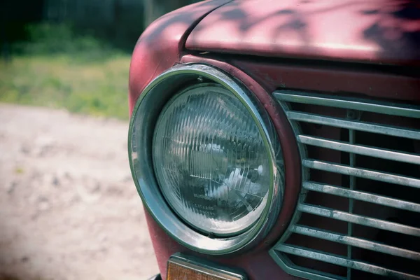 Reflektor Zabytkowego Samochodu Stary Samochód Czerwonym Kolorze Vintage Nadwozie Samochodu — Zdjęcie stockowe