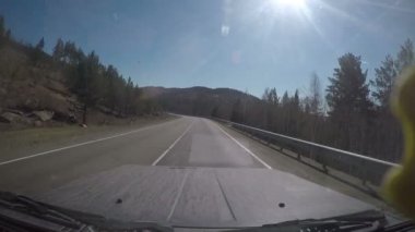 Banliyö yol. Araba cam göster