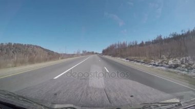 Banliyö yol. Araba cam göster