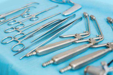 Fotoğrafta proktolog ekipmanları var..