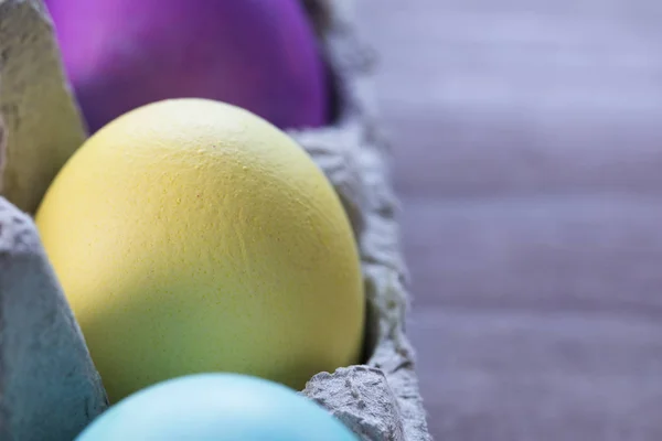 Huevo amarillo de Pascua —  Fotos de Stock