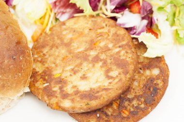 İki vejetaryen Burger köftesi