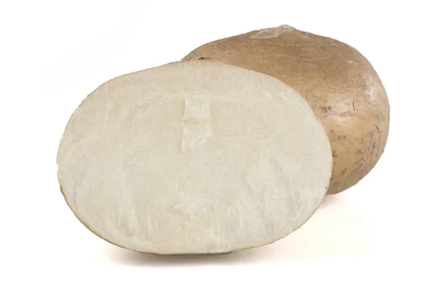 Jicama απομονωθεί σε λευκό — Φωτογραφία Αρχείου