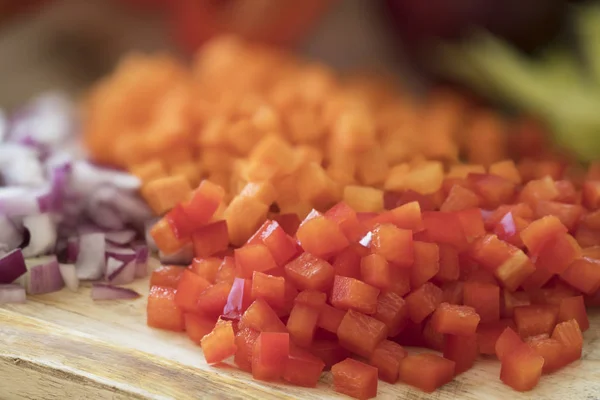 Gewürfelte rote Paprika in Nahaufnahme — Stockfoto