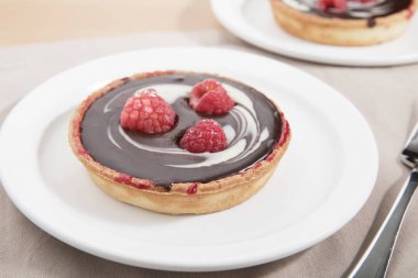 Ahududu ile Çikolatalı tart