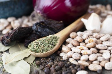 Kurutulmuş Epazote 'un Tahta Kaşığı