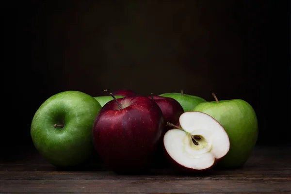 Piros és zöld alma Csendélet — Stock Fotó