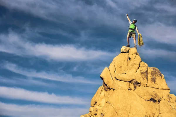 Climber on the edge. — Stock Photo, Image