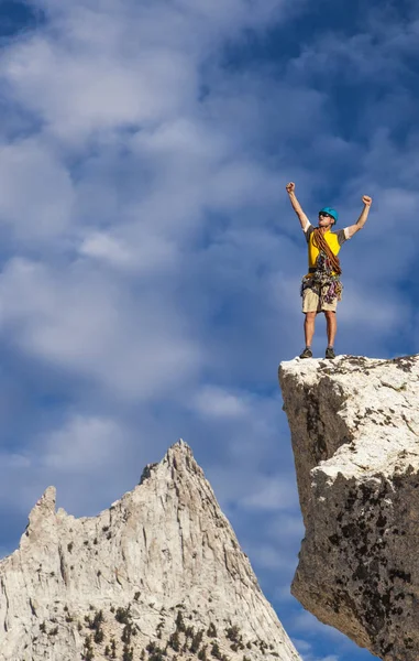 Bergsteiger an der Spitze. — Stockfoto