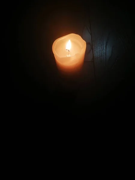 Black Wooden Background Lonely Burning Candle — Stock Photo, Image