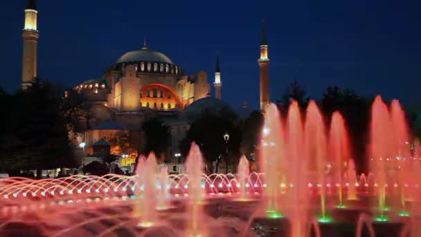 Hagia Sophia est le célèbre bâtiment historique d'Istanbul. Maintenant c'est un musée comme une merveille du monde — Video