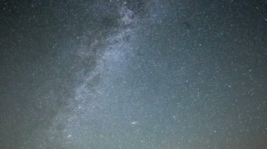 Yıldız yollar gece gökyüzü evren gökada Time-lapse yaylada Kaçkar Dağlarının, Türkiye üzerinde.