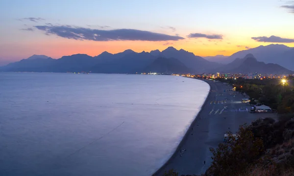 Spiaggia di Antalya Turchia tramonto - sfondo di viaggio — Foto Stock