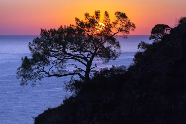 Bunte Meer Strand Sonnenaufgang. olympos Strand, cirali, Türkei — Stockfoto
