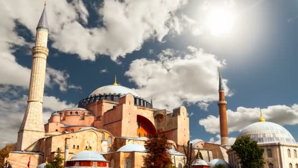 Hagia Sophia Isztambulban. A bizánci építészet világhírű emlékműve. — Stock videók
