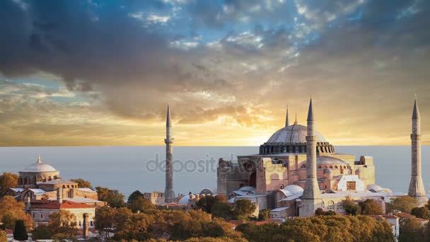 Hagia Sophia v Istanbulu. Světově proslulá památka byzantské architektury. — Stock video