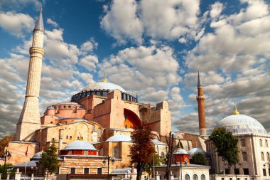 Dünya ünlü anıt Bizans mimarisi. Güneş doğarken St. Sophia Katedrali görüntülemek.