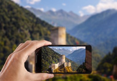 Seyahat kavramı. El smartphone kamerayla fotoğraf şehir yapma. Istanbul. Türkiye