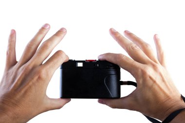 Seyahat kavramı. El ile eski fotoğraf makinesi fotoğraf yapma