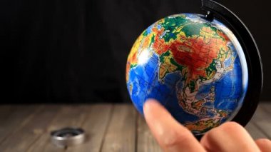 Globe adlı işaret parmak