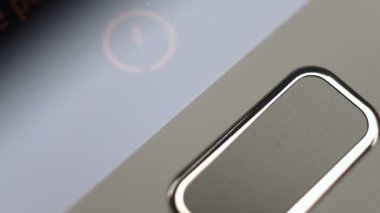 Parmak izi güvenlik ekran üzerinde bir akıllı telefon kilidini.
