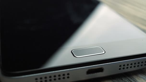 Fingerprint skärmen security låsa upp på en smartphone. — Stockvideo