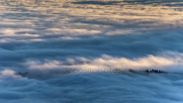 Beutiful Sunrise sobre las nubes . — Vídeo de stock