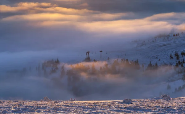 Renkli Kış gündoğumu Dağları. — Stok fotoğraf