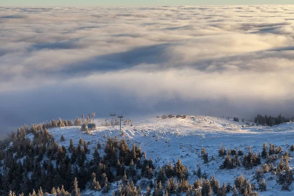 冬季喀尔巴阡景观、 欧洲山脉、 美好的世界. — 图库照片