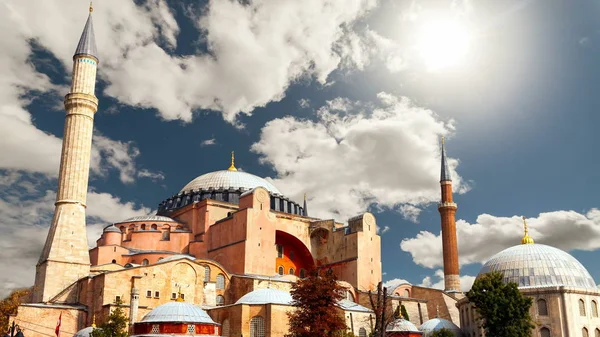 Hagia Sophia em Istambul. O monumento mundialmente famoso da arquitetura bizantina . — Fotografia de Stock