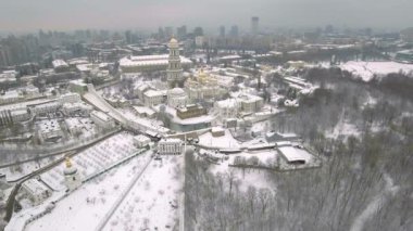 Kışın Kiev-Pechersk Lavra, Kiev, Ukrayna.