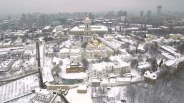 Kışın Kiev-Pechersk Lavra, Kiev, Ukrayna.