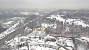 Kışın Kiev-Pechersk Lavra, Kiev, Ukrayna.