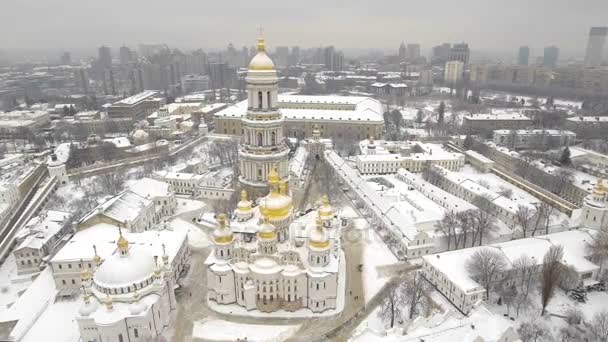 Widok z lotu ptaka Ławra Kijowska-Peczersk zimą, Kijów, Ukraina. — Wideo stockowe