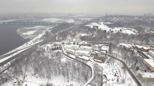 Vista aérea Kiev-Pechersk Lavra en invierno, Kiev, Ucrania. — Vídeo de stock