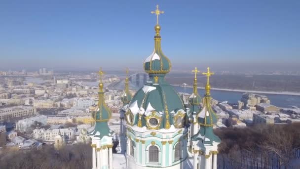 Aerial view of Podol and St. Andrews church in Kiev, Ukraine. — Stock Video