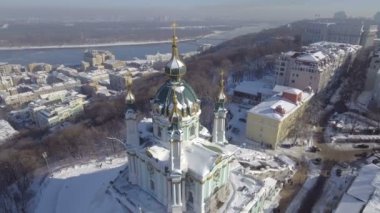 Ukrayna, Kiev 'deki Podol ve St. Andrews kilisesinin hava manzarası.