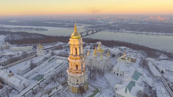 Vista aérea Kiev-Pechersk Lavra en invierno, Kiev, Ucrania. — Foto de Stock