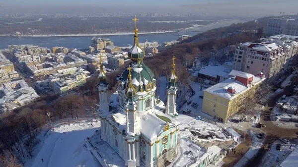 Сент-Ендрюс церкви в Києві на Андріївському узвозі був збудований в 1747 1754 і розроблений відомим архітектором Бартоломео Растреллі, Україна. — стокове фото