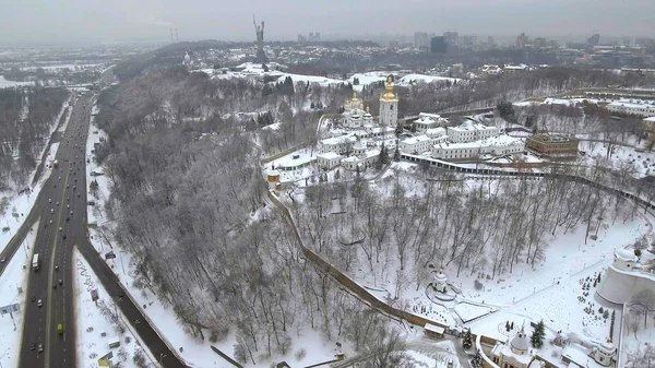 Widok z lotu ptaka Ławra Kijowska-Peczersk zimą, Kijów, Ukraina. — Zdjęcie stockowe