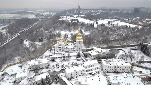 Flygfoto Kiev-Pechersk Lavra på vintern, Kiev, Ukraina. — Stockfoto