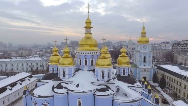 Μονή του Αγίου Michaels τρούλους είναι μια λειτουργία μοναστηριού στο Κίεβο της Ουκρανίας. — Αρχείο Βίντεο